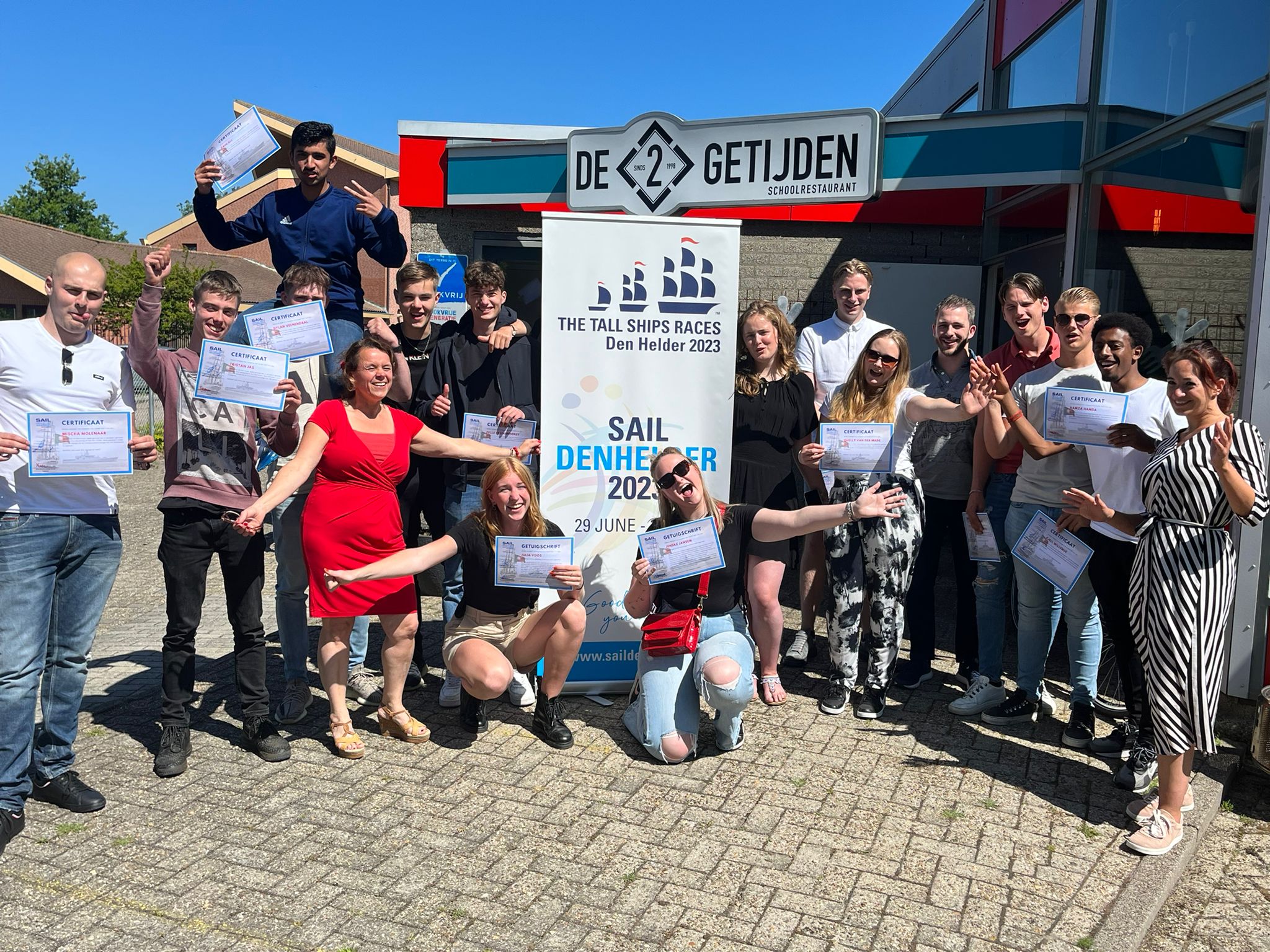 Certificaten voor bijdrage jongeren aan Sail Den Helder (2)